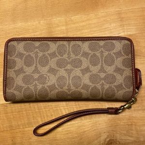 Coach continental clutch /wallet/ wristlet